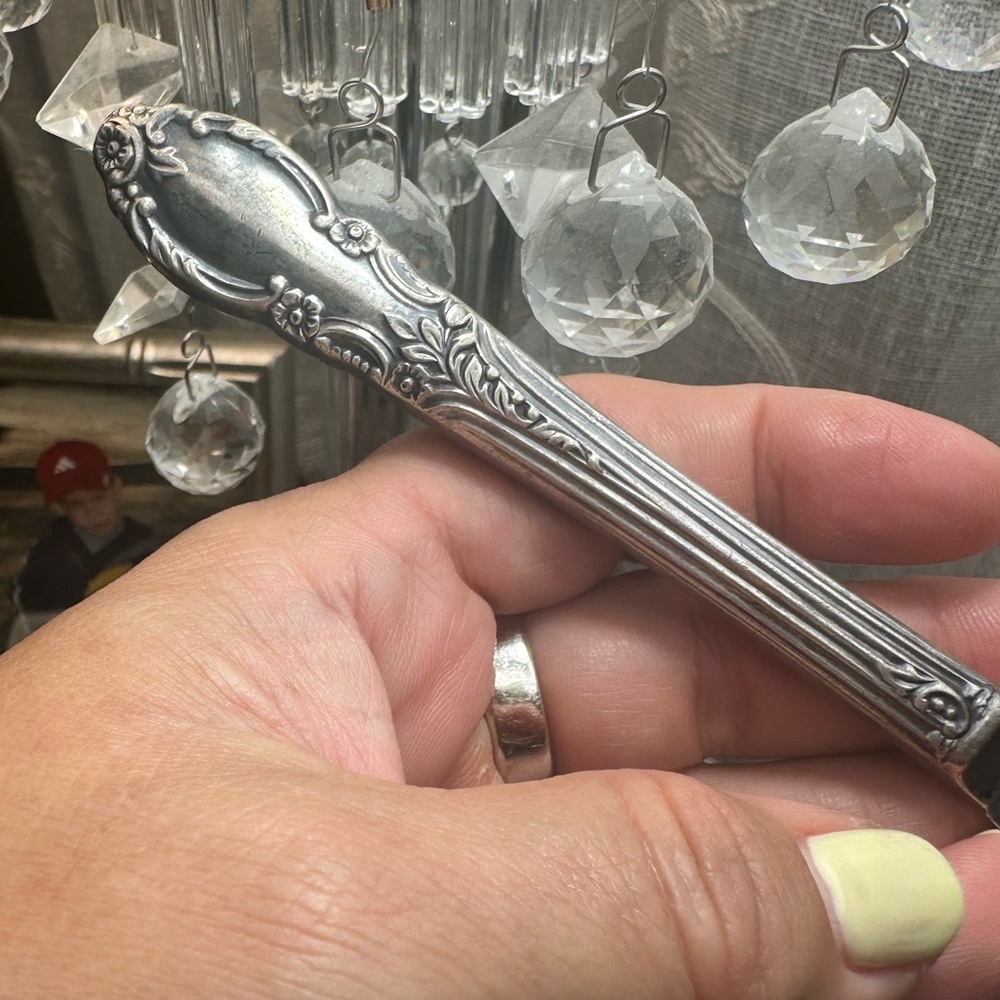 Vintage Single Floral Ornate Thick Handled Butter Knife.